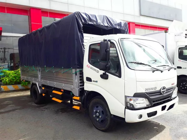 Dịch vụ thay Kính chắn gió xe tải Hino 1.9 tấn tận nơi